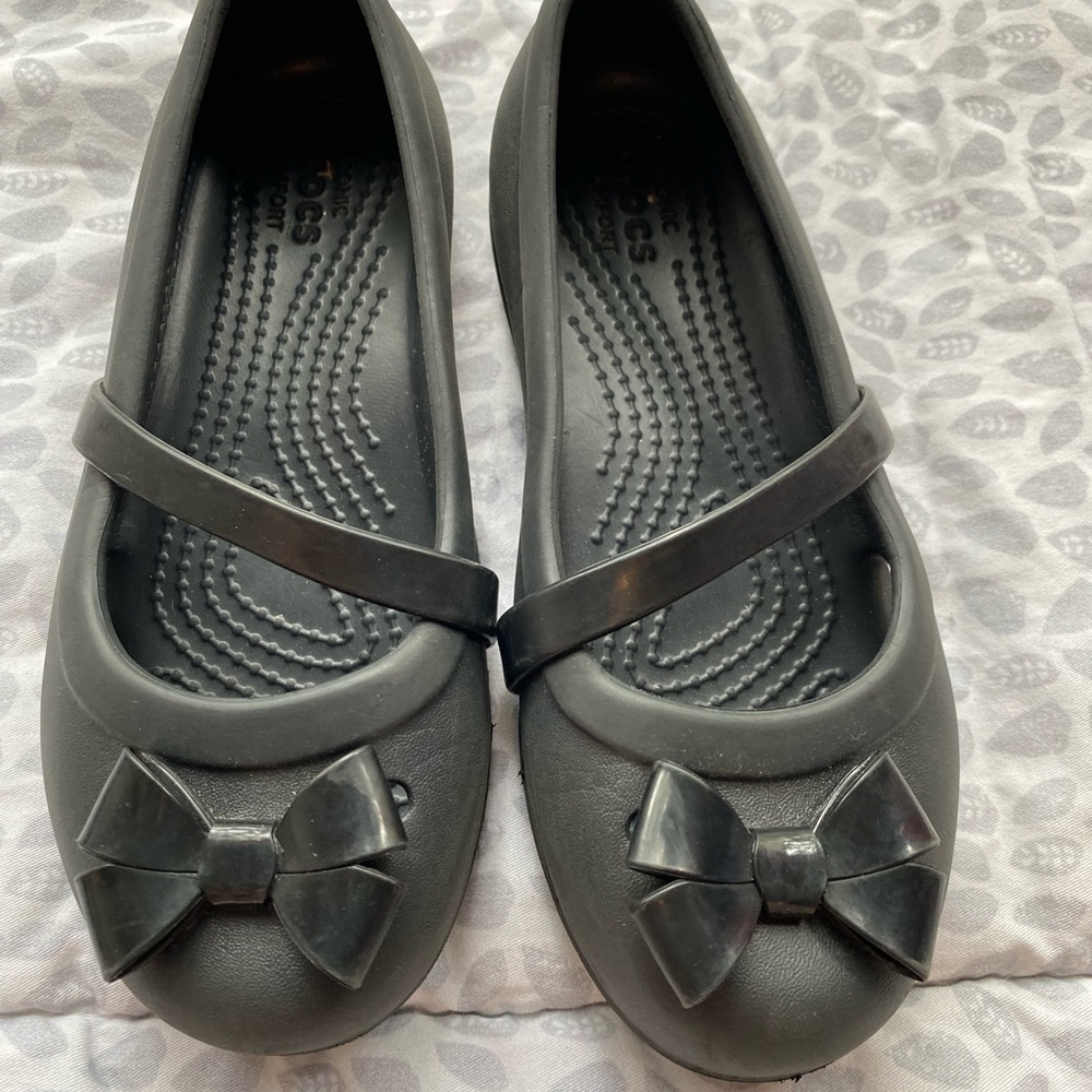 Girls Crocs with bow detail